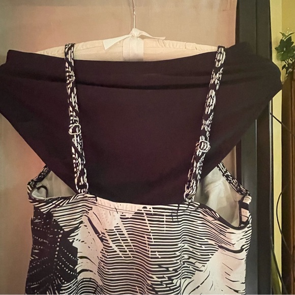 Miraclesuit Size 10 Tankini Top in Black & White. Bottoms in Size 12 solid Black - Picture 5 of 15